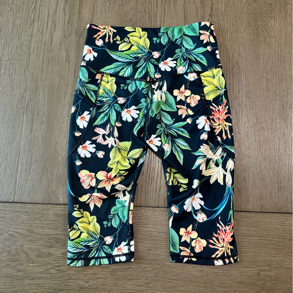 Ododos High-Rise Capri Leggings Size Medium Black Tropical Print - Picture 9 of 9